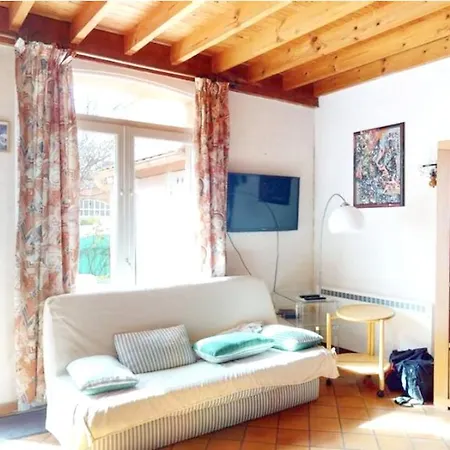 Holiday home Maison De 2 Chambres A Paris A 150 M De La Avec Jardin Clos *