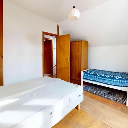 Holiday home Maison De 2 Chambres A Paris A 150 M De La Avec Jardin Clos