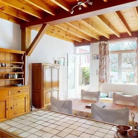 Maison De 2 Chambres A Paris A 150 M De La Avec Jardin Clos Holiday home